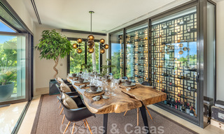 Uitmuntende luxevilla te koop in een moderne, Mediterrane architectuur, met zeezicht en in een golfresort in Benahavis - Marbella 44171 