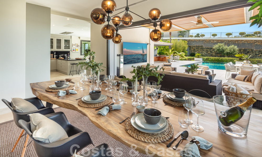 Uitmuntende luxevilla te koop in een moderne, Mediterrane architectuur, met zeezicht en in een golfresort in Benahavis - Marbella 44172