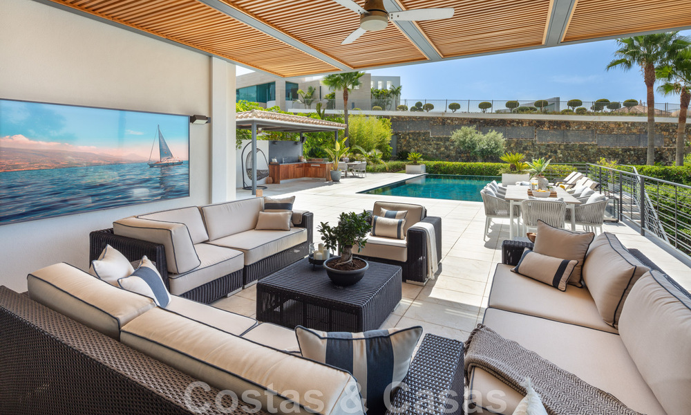 Uitmuntende luxevilla te koop in een moderne, Mediterrane architectuur, met zeezicht en in een golfresort in Benahavis - Marbella 44173