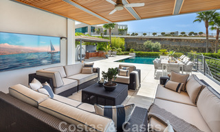 Uitmuntende luxevilla te koop in een moderne, Mediterrane architectuur, met zeezicht en in een golfresort in Benahavis - Marbella 44173 