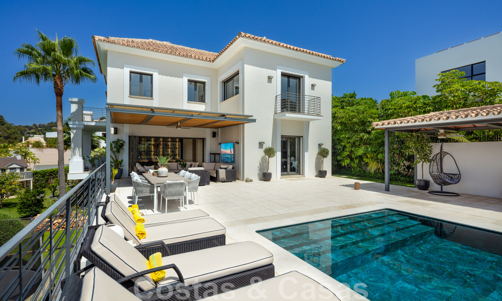 Uitmuntende luxevilla te koop in een moderne, Mediterrane architectuur, met zeezicht en in een golfresort in Benahavis - Marbella 44176