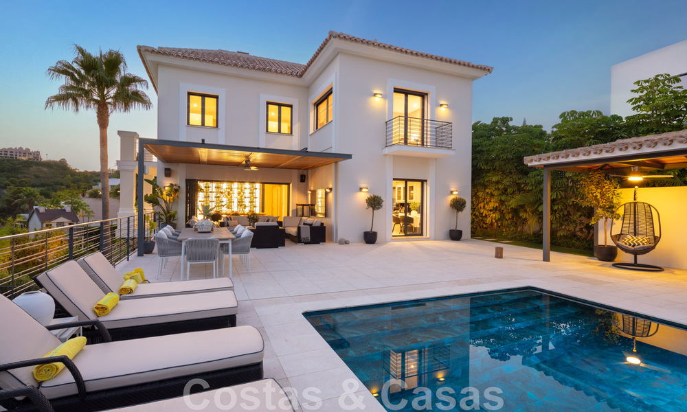 Uitmuntende luxevilla te koop in een moderne, Mediterrane architectuur, met zeezicht en in een golfresort in Benahavis - Marbella 44192