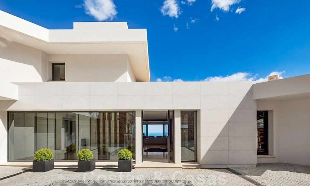 Moderne luxevilla te koop met zeezicht en een lichtrijk interieur, in het exclusieve La Zagaleta Golfresort, Benahavis - Marbella 44349