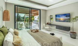Eigentijdse Andalusische luxevilla te koop met talrijke luxevoorzieningen, omgeven door golfbanen in Nueva Andalucia, Marbella 44358 