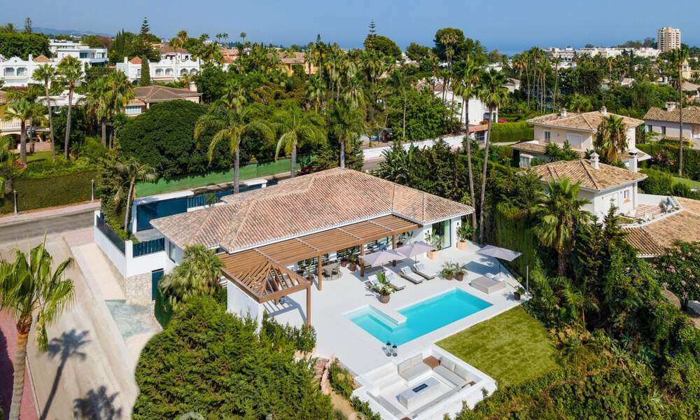 Eigentijdse Andalusische luxevilla te koop met talrijke luxevoorzieningen, omgeven door golfbanen in Nueva Andalucia, Marbella 44368