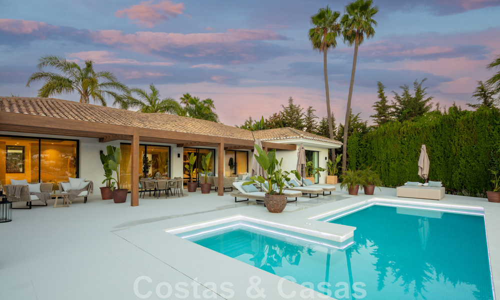 Eigentijdse Andalusische luxevilla te koop met talrijke luxevoorzieningen, omgeven door golfbanen in Nueva Andalucia, Marbella 44384