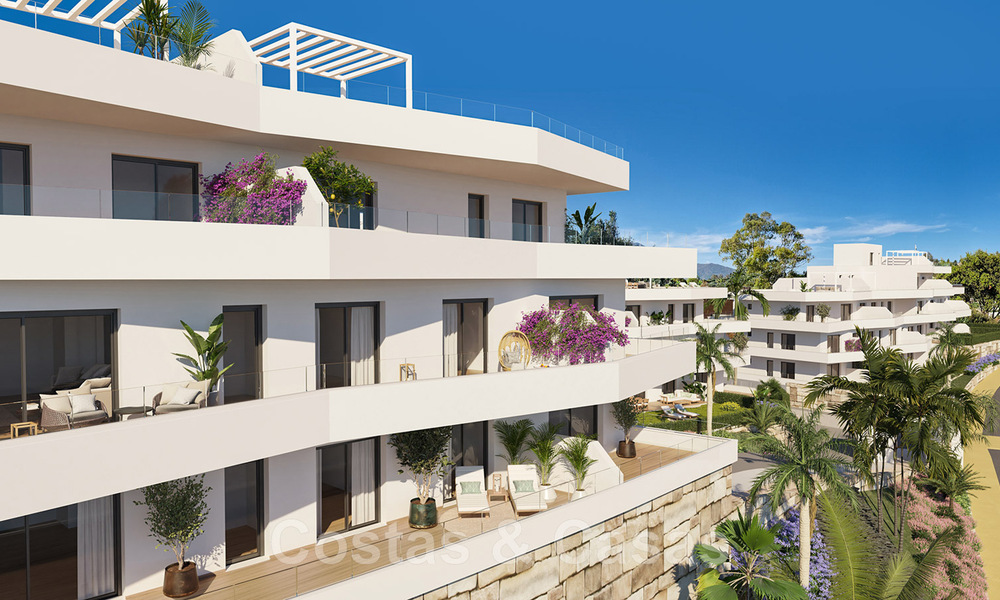 Luxueuze nieuwbouwappartementen in eigentijdse stijl te koop met een ruim terras en panoramisch zeezicht in Estepona stad 44299