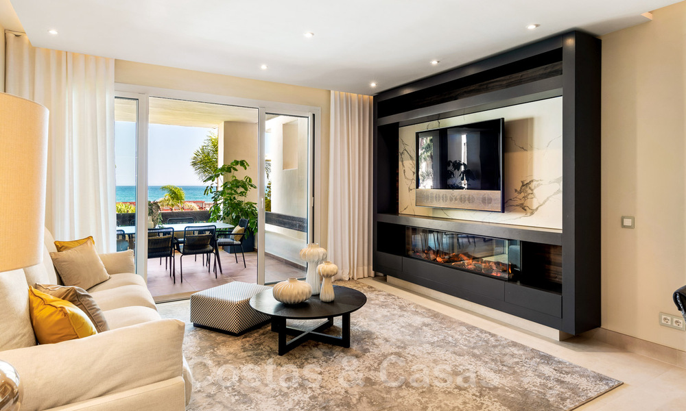 Ruim, luxueus appartement te koop in een beveiligd complex, eerstelijnsstrand, met prachtig zeezicht, op de New Golden Mile tussen Marbella - Estepona 44037