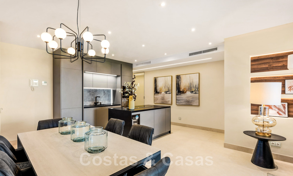 Ruim, luxueus appartement te koop in een beveiligd complex, eerstelijnsstrand, met prachtig zeezicht, op de New Golden Mile tussen Marbella - Estepona 44038