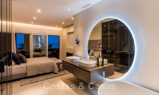 Ruim, luxueus appartement te koop in een beveiligd complex, eerstelijnsstrand, met prachtig zeezicht, op de New Golden Mile tussen Marbella - Estepona 44040 
