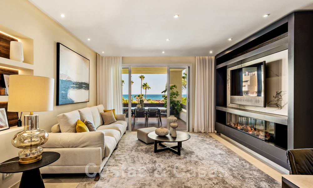 Ruim, luxueus appartement te koop in een beveiligd complex, eerstelijnsstrand, met prachtig zeezicht, op de New Golden Mile tussen Marbella - Estepona 44043