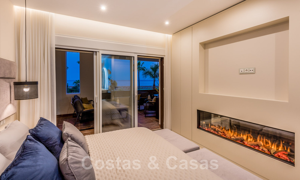 Ruim, luxueus appartement te koop in een beveiligd complex, eerstelijnsstrand, met prachtig zeezicht, op de New Golden Mile tussen Marbella - Estepona 44045