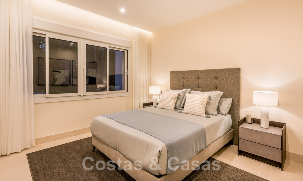 Ruim, luxueus appartement te koop in een beveiligd complex, eerstelijnsstrand, met prachtig zeezicht, op de New Golden Mile tussen Marbella - Estepona 44046