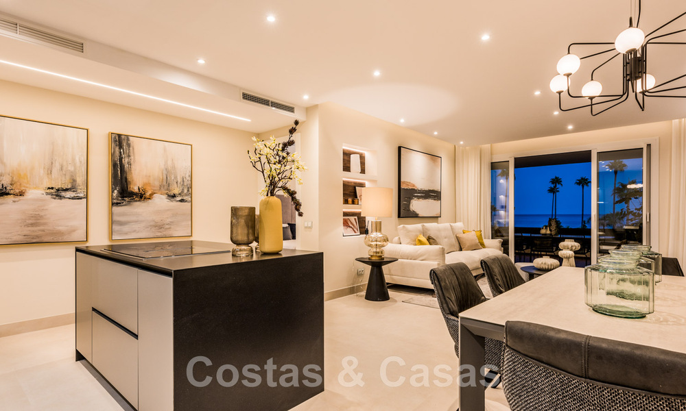 Ruim, luxueus appartement te koop in een beveiligd complex, eerstelijnsstrand, met prachtig zeezicht, op de New Golden Mile tussen Marbella - Estepona 44047