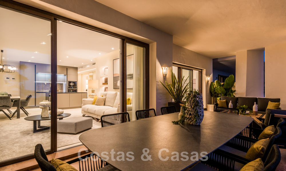 Ruim, luxueus appartement te koop in een beveiligd complex, eerstelijnsstrand, met prachtig zeezicht, op de New Golden Mile tussen Marbella - Estepona 44048