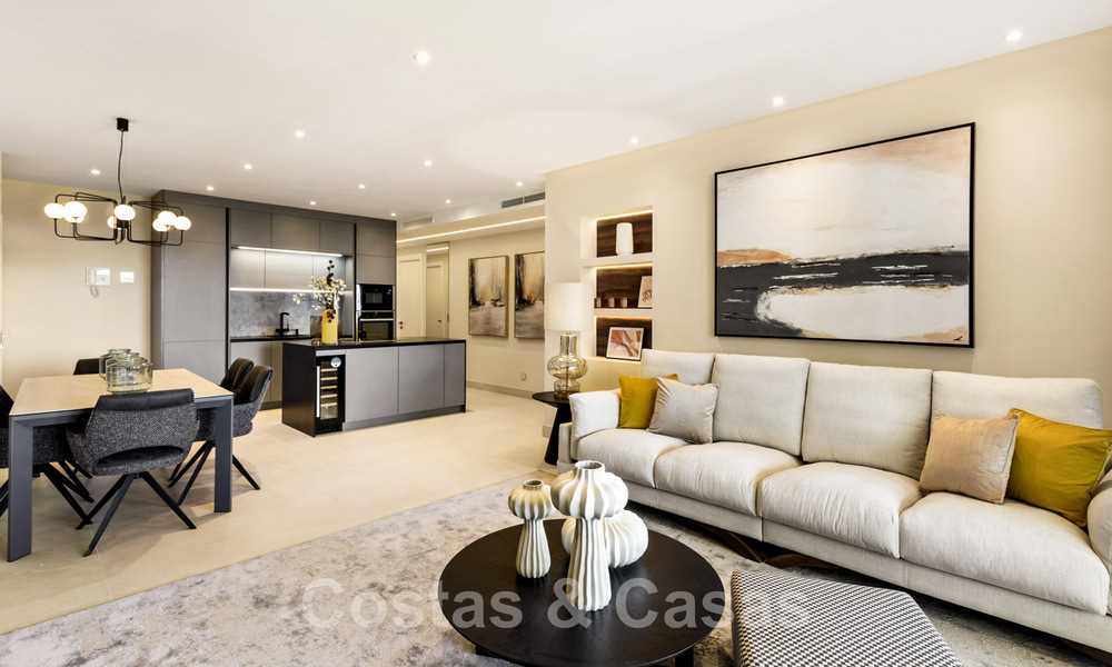 Ruim, luxueus appartement te koop in een beveiligd complex, eerstelijnsstrand, met prachtig zeezicht, op de New Golden Mile tussen Marbella - Estepona 44052