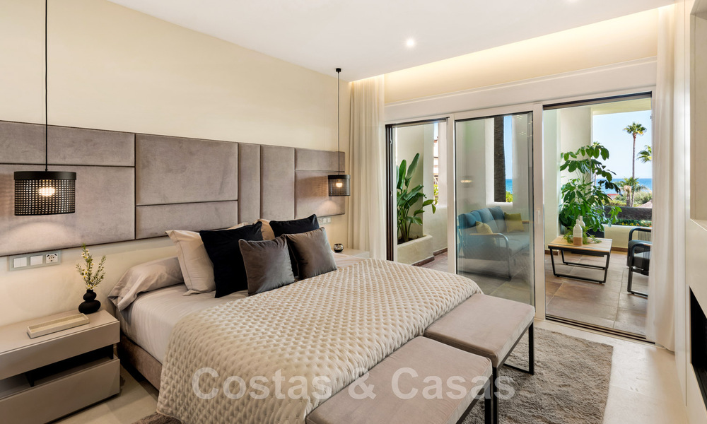 Ruim, luxueus appartement te koop in een beveiligd complex, eerstelijnsstrand, met prachtig zeezicht, op de New Golden Mile tussen Marbella - Estepona 44065