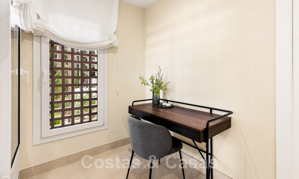 Ruim, luxueus appartement te koop in een beveiligd complex, eerstelijnsstrand, met prachtig zeezicht, op de New Golden Mile tussen Marbella - Estepona 44066