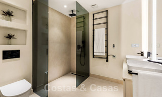 Ruim, luxueus appartement te koop in een beveiligd complex, eerstelijnsstrand, met prachtig zeezicht, op de New Golden Mile tussen Marbella - Estepona 44069 
