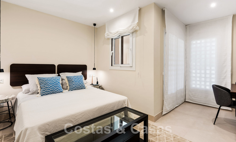 Ruim, luxueus appartement te koop in een beveiligd complex, eerstelijnsstrand, met prachtig zeezicht, op de New Golden Mile tussen Marbella - Estepona 44072