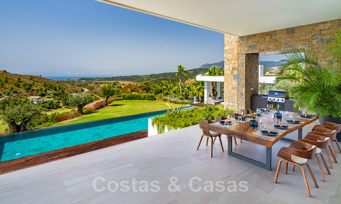 Fenomenale, eigentijdse luxevilla te koop, direct aan de golfbaan met zeezicht in een afgeschermd golfresort in Marbella - Benahavis 43970