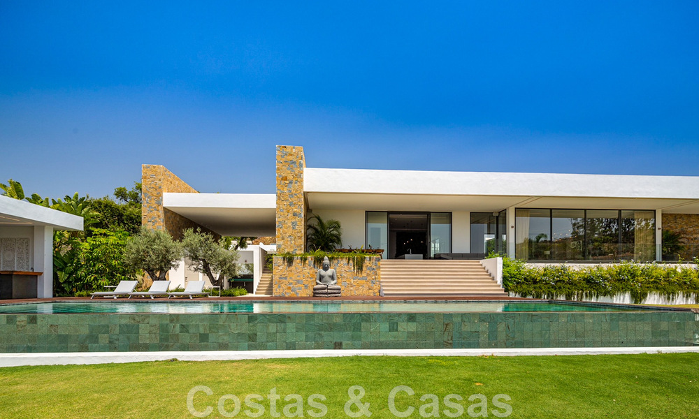 Fenomenale, eigentijdse luxevilla te koop, direct aan de golfbaan met zeezicht in een afgeschermd golfresort in Marbella - Benahavis 43982