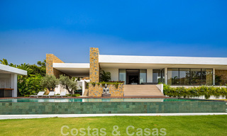 Fenomenale, eigentijdse luxevilla te koop, direct aan de golfbaan met zeezicht in een afgeschermd golfresort in Marbella - Benahavis 43982 