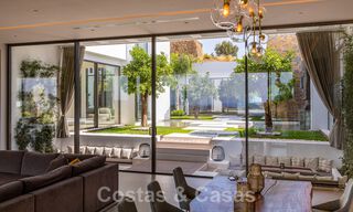 Fenomenale, eigentijdse luxevilla te koop, direct aan de golfbaan met zeezicht in een afgeschermd golfresort in Marbella - Benahavis 43994 