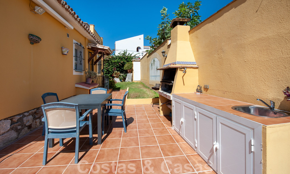 Traditionele, Spaanse villa te koop net ten oosten van Marbella centrum op loopafstand van het strand 44401