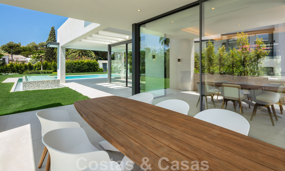 Indrukwekkende, moderne luxevilla met prachtig uitzicht op zee te koop in een begeerde urbanisatie op de Golden Mile van Marbella 44542