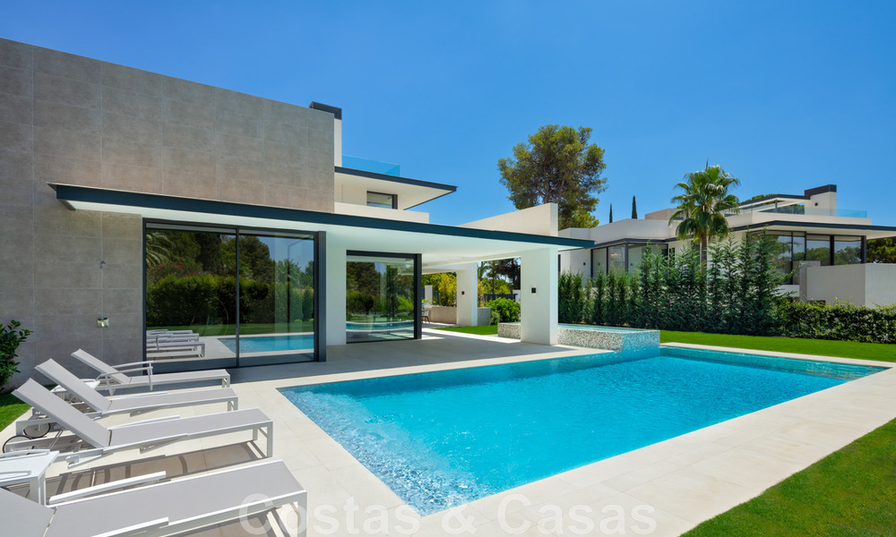 Indrukwekkende, moderne luxevilla met prachtig uitzicht op zee te koop in een begeerde urbanisatie op de Golden Mile van Marbella 44545