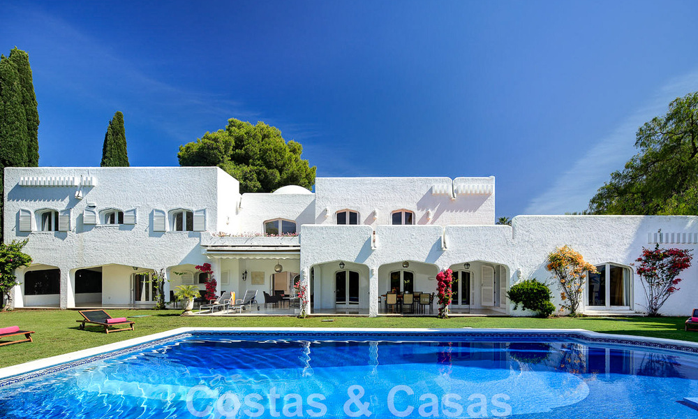 Unieke, Andalusische luxevilla te koop op een zeer gewilde locatie in Nueva Andalucia te Marbella 44462