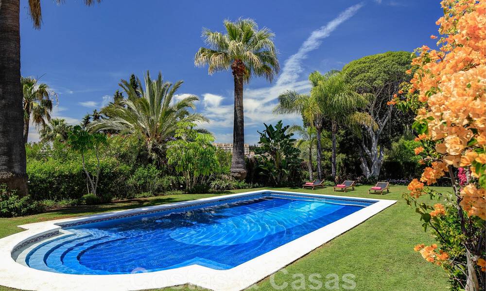 Unieke, Andalusische luxevilla te koop op een zeer gewilde locatie in Nueva Andalucia te Marbella 44466