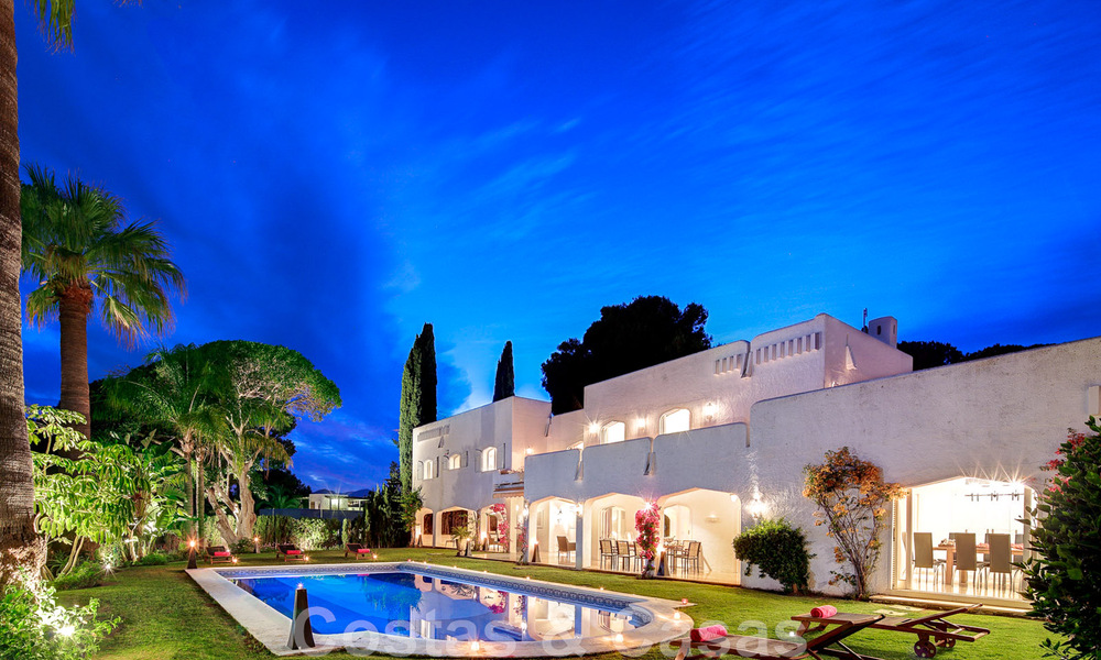 Unieke, Andalusische luxevilla te koop op een zeer gewilde locatie in Nueva Andalucia te Marbella 44480