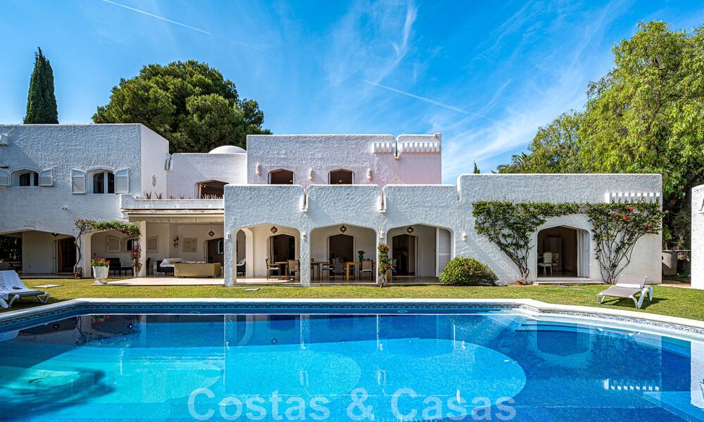 Unieke, Andalusische luxevilla te koop op een zeer gewilde locatie in Nueva Andalucia te Marbella 44482