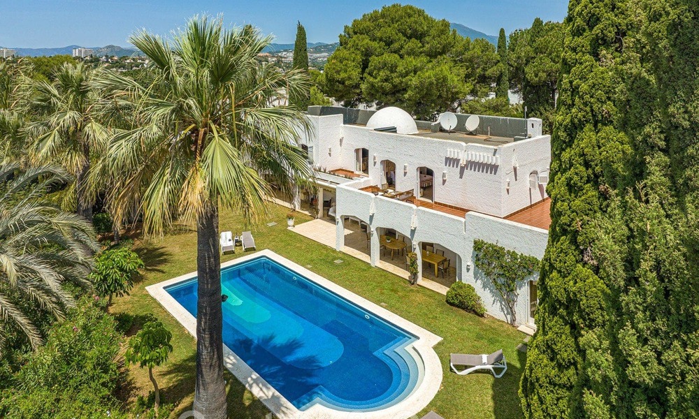 Unieke, Andalusische luxevilla te koop op een zeer gewilde locatie in Nueva Andalucia te Marbella 44485
