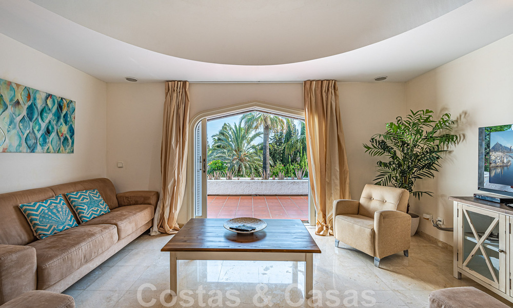 Unieke, Andalusische luxevilla te koop op een zeer gewilde locatie in Nueva Andalucia te Marbella 44494
