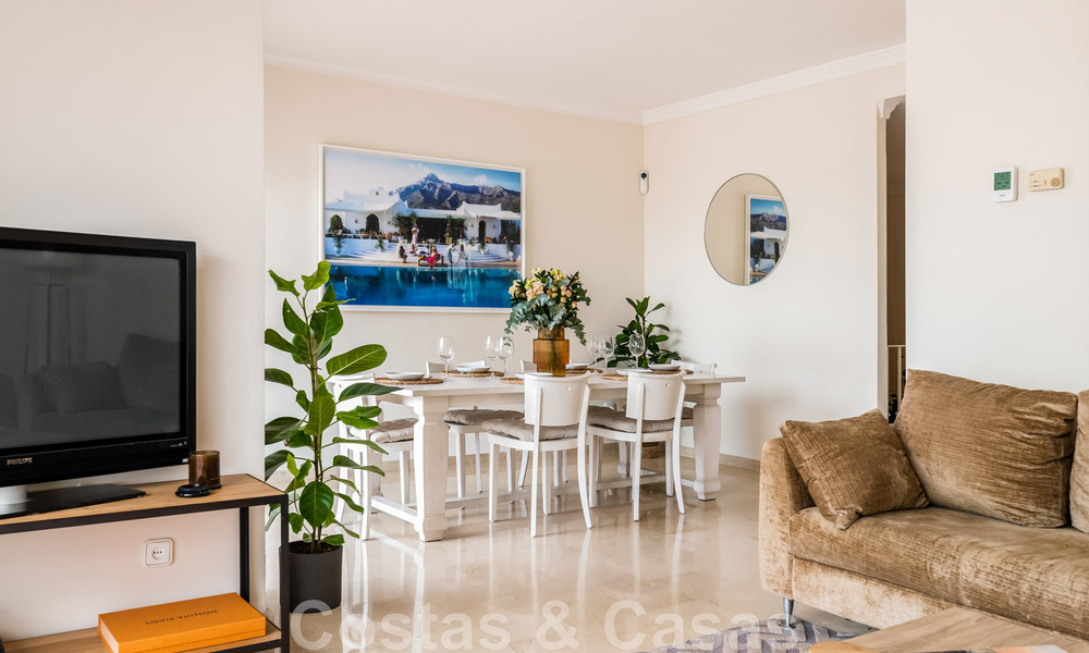 Lichtrijke, mediterrane rijwoning te koop met uitbreidingsmogelijkheid, eerstelijnsgolf in La Quinta te Benahavis - Marbella 44565