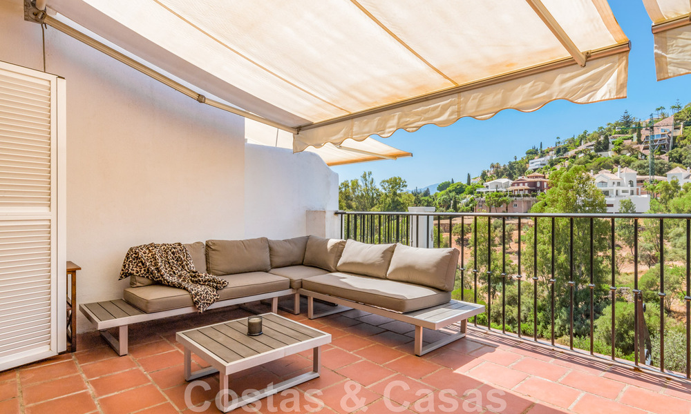 Lichtrijke, mediterrane rijwoning te koop met uitbreidingsmogelijkheid, eerstelijnsgolf in La Quinta te Benahavis - Marbella 44569