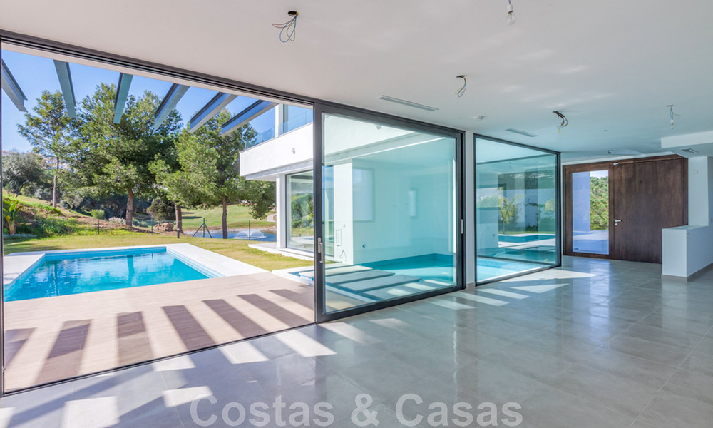 Nieuwe, eigentijdse villa te koop met open uitzicht op de golfbanen van het begeerde golfresort La Cala Golf, Mijas 44643