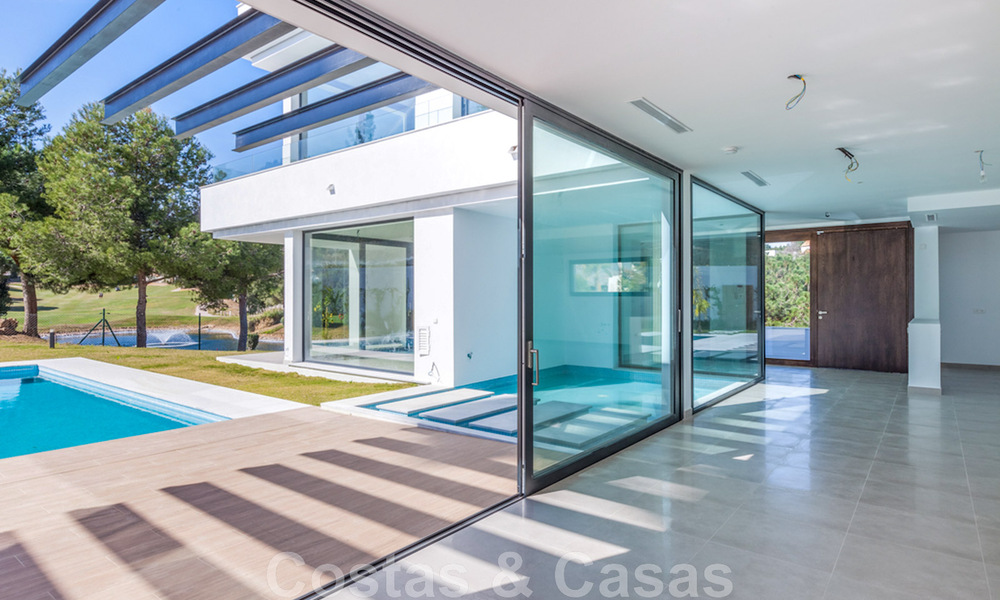 Nieuwe, eigentijdse villa te koop met open uitzicht op de golfbanen van het begeerde golfresort La Cala Golf, Mijas 44645