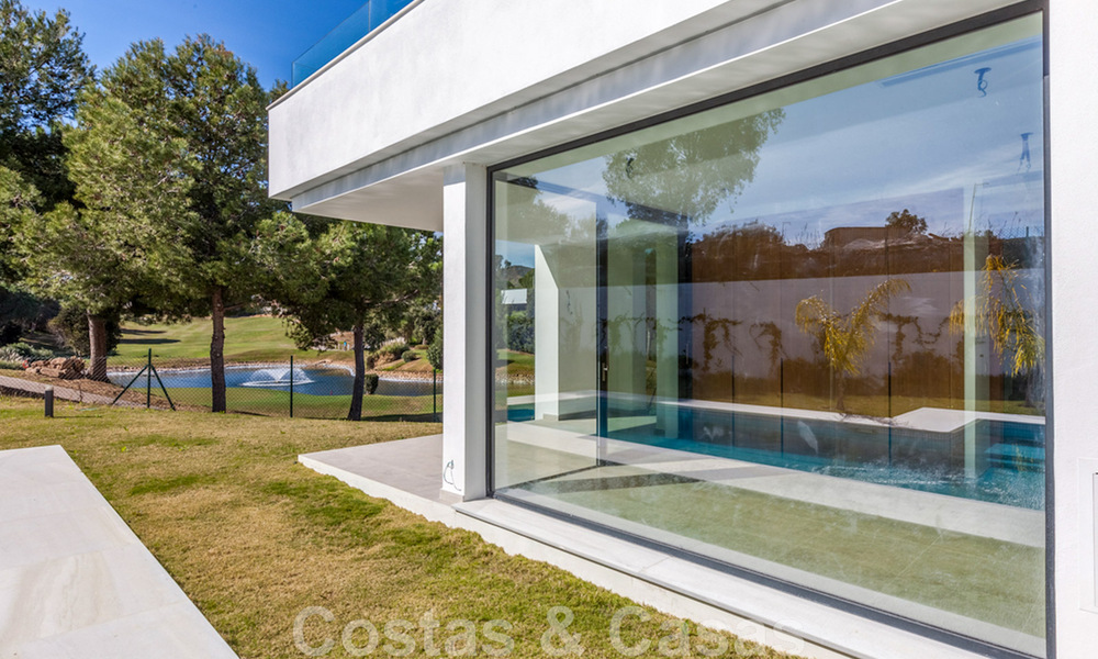 Nieuwe, eigentijdse villa te koop met open uitzicht op de golfbanen van het begeerde golfresort La Cala Golf, Mijas 44651