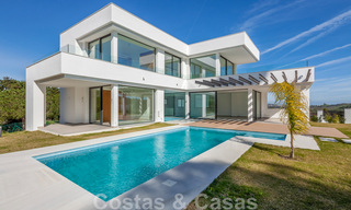 Nieuwe, eigentijdse villa te koop met open uitzicht op de golfbanen van het begeerde golfresort La Cala Golf, Mijas 44656 