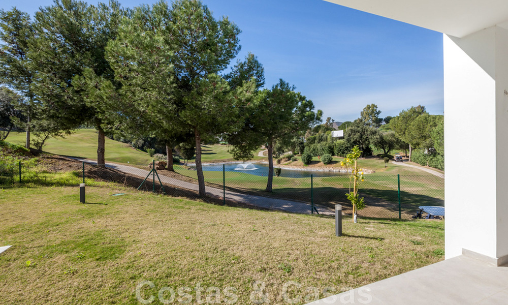 Nieuwe, eigentijdse villa te koop met open uitzicht op de golfbanen van het begeerde golfresort La Cala Golf, Mijas 44658