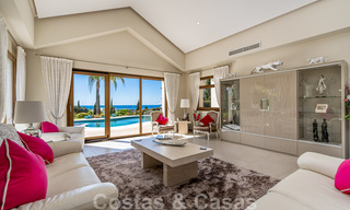 Karaktervolle villa te koop in een eigentijdse Andalusische architectuur, omgeven door golfbanen in een 5 sterren golf resort in Marbella - Benahavis 44874 