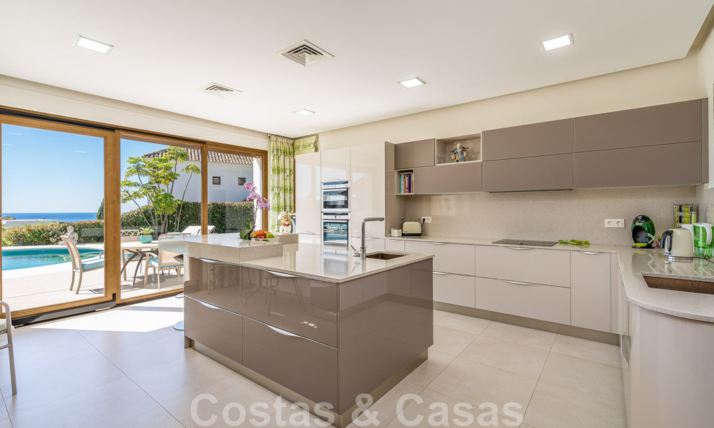 Karaktervolle villa te koop in een eigentijdse Andalusische architectuur, omgeven door golfbanen in een 5 sterren golf resort in Marbella - Benahavis 44882