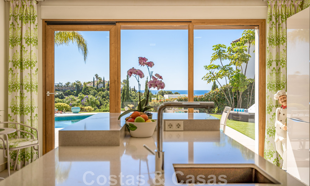 Karaktervolle villa te koop in een eigentijdse Andalusische architectuur, omgeven door golfbanen in een 5 sterren golf resort in Marbella - Benahavis 44883