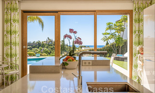 Karaktervolle villa te koop in een eigentijdse Andalusische architectuur, omgeven door golfbanen in een 5 sterren golf resort in Marbella - Benahavis 44883 