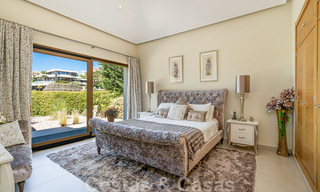 Karaktervolle villa te koop in een eigentijdse Andalusische architectuur, omgeven door golfbanen in een 5 sterren golf resort in Marbella - Benahavis 44886 