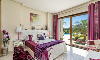 Karaktervolle villa te koop in een eigentijdse Andalusische architectuur, omgeven door golfbanen in een 5 sterren golf resort in Marbella - Benahavis 44888 
